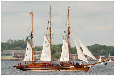 Dreimast-Gaffelschoner Amphitrite