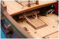 Ankerkabel sind um die Beting gelegt