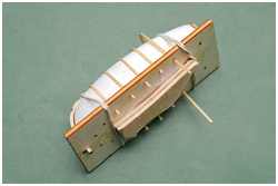 Abstandshalter für die Überstände der Spantleisten