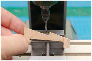 Sperrholzschablone zum Fräsen der Köpfe