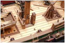 zusätzliche Klampen an den Untermasten