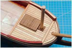 die Back ist beplankt, die Gräting provisorisch aufs Deck gelegt