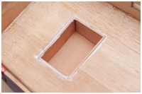 eine Öffnung für das Kabelgatt wurde eingearbeitet