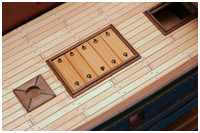 erhabene Mastleibung und Ringbolzen an der Ladeluke