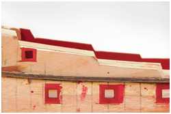 die Auffütterung der Bordwand der Kampanje