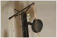 Mast mit Ankerball und Wegerechtlaternen