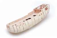 Rumpf verschliffen, Stückpforten eingesetzt und Erkerfenster ausgearbeitet