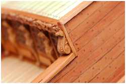 Dekor vor und auf dem erhöhten Setzbord