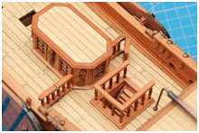 die fertigen Geländer mit Scharnieren versehen