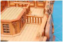 die fertigen Geländer mit Scharnieren versehen