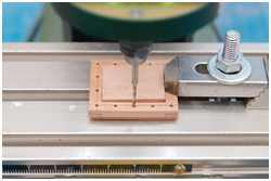 Handlauf kleben und Löcher für die Geländerstützen bohren