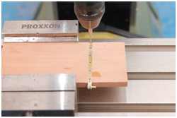 Bohren der Scharnierb&auml;nder