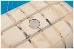 Glücksmünze unter dem Mast