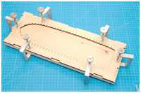 Hellingbrett auf Sockel aufgeklebt