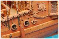 die Schot l&auml;uft durch ein Loch im Setzbord und wird Innenbords belegt