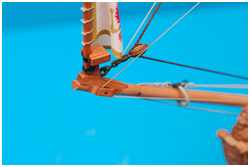 holende Part l&auml;uft durch die Schildpatts am Bugspriet