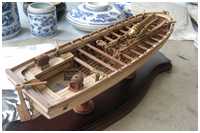 Bauteilesatz einer bewaffneten Schaluppe (Bild: ZHL-Model Bausatz)