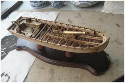 bewaffnete Schaluppe (Bild: ZHL-Model Bausatz)