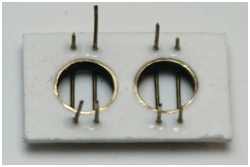 Gitterst&auml;be sind eingesetzt und auf der R&uuml;ckseite verklebt