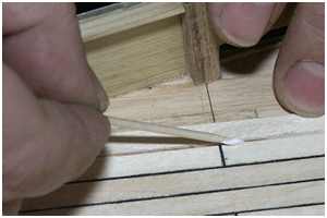 Aufkleben der Planke