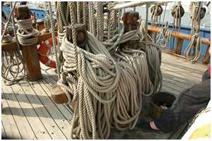 Imitation der Nagelung von Decksplanken