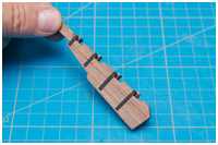 imitierte Metallbeschläge