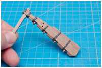 imitierte Metallbeschläge