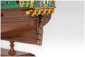 imitierte Metallbeschläge