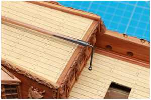 imitierte Metallbeschläge