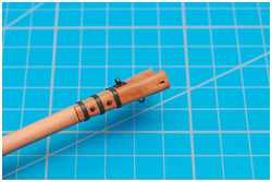 Metallbänder mit Pappstreifen imitiert