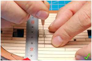 Bohrungen markieren mit Schablone und Nadel