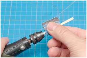 dünne Rundhölzer schleifen