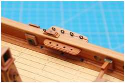 Nagelbänke für die Geitaue, Gordinge und Topprahbrassen